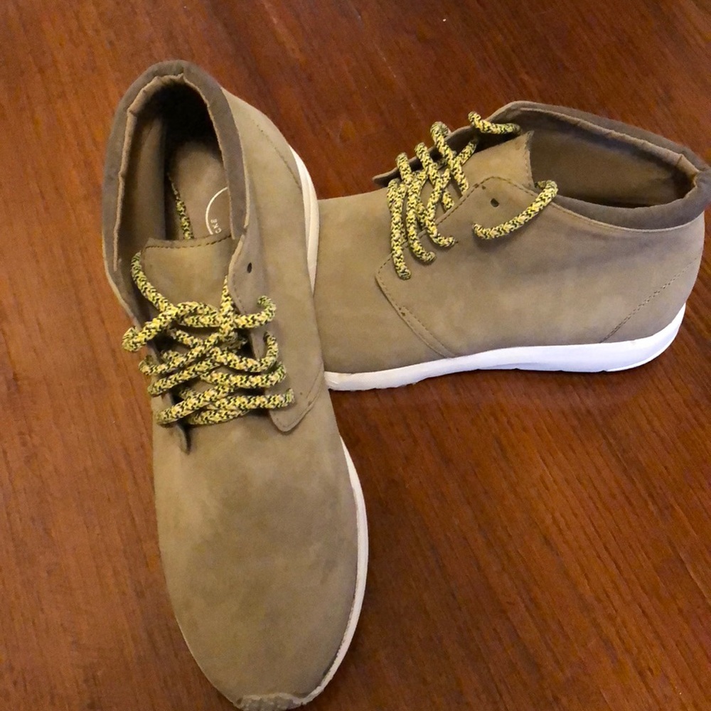 Brand New, Men's Mosson Bruce Size 9 Chukka boots